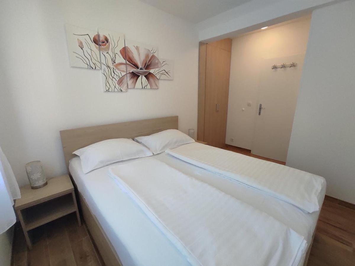 Iris Apartment มลินี ภายนอก รูปภาพ