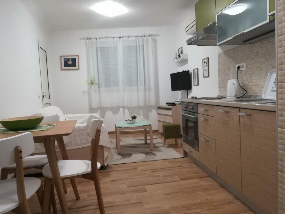 Iris Apartment มลินี ภายนอก รูปภาพ